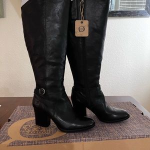 Born Esla Black Leather Boots